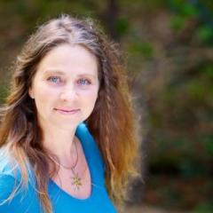 Vibrant Powerful Moms with Debbie Pokornik - Helping Everyday Women Create Extraordinary Lives!: Recovering Your Sense of Self in Motherhood and Beyond with Franziska Stahmann