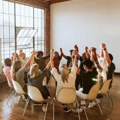 iShft Happens with Leah & Cari: Discover the Leader Within: 24. Sunday Night Culture: Bridging the Gap Between Work & Life
